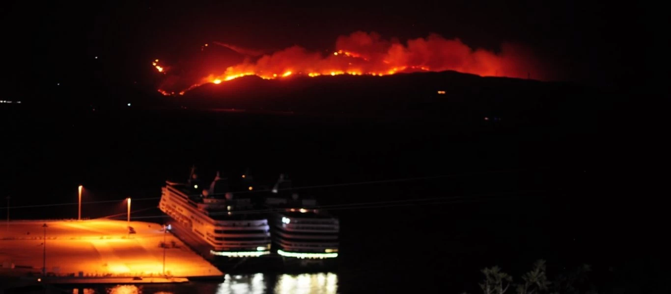 Περιορίστηκε το πύρινο μέτωπο στη Φωκίδα